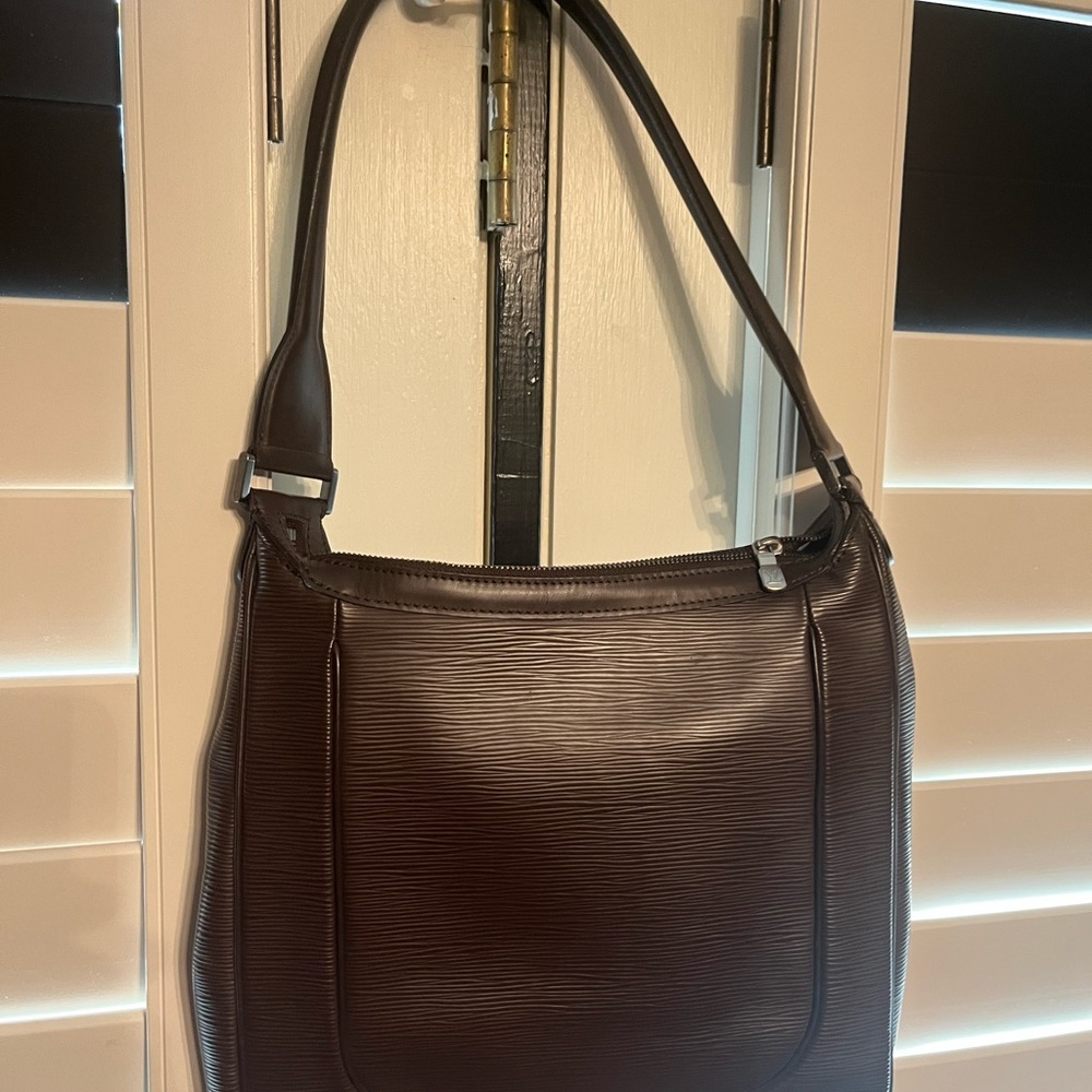 Elegant Brown Leather Shoulder Bag